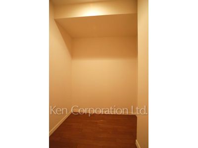Closet ※Photo of the same layout on 12 floor. Decoration and fixture may differ.