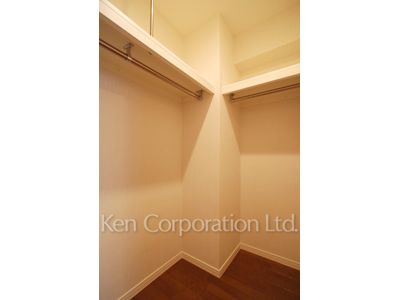 Closet ※Photo of the same layout on 12 floor. Decoration and fixture may differ.