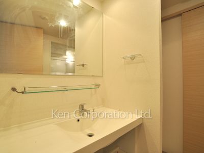 Powder Room ※Photo of the same layout on 5 floor. Decoration and fixture may differ.