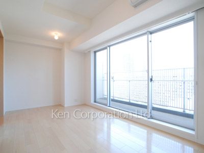 Living-Dining ※Photo of the same layout on 9 floor. Decoration and fixture may differ.