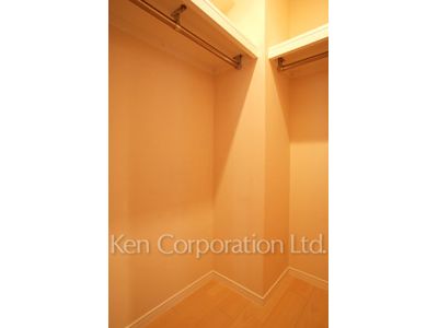 Walk-In Closet ※Photo of the same layout on 9 floor. Decoration and fixture may differ.