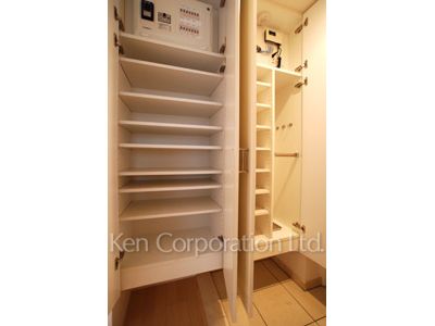 Shoes Closet ※Photo of the same layout on 9 floor. Decoration and fixture may differ.