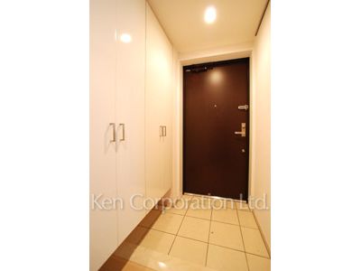 Entrance ※Photo of the same layout on 9 floor. Decoration and fixture may differ.