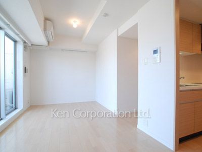 Living-Dining ※Photo of the same layout on 9 floor. Decoration and fixture may differ.