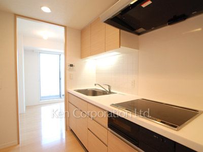Kitchen ※Photo of the same layout on 9 floor. Decoration and fixture may differ.