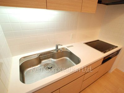 Kitchen ※Photo of the same layout on 9 floor. Decoration and fixture may differ.