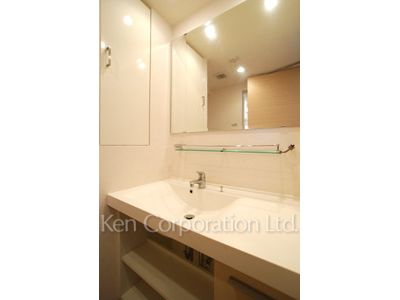 Powder Room ※Photo of the same layout on 9 floor. Decoration and fixture may differ.