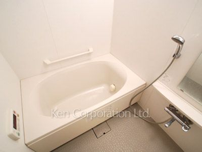 Bath ※Photo of the same layout on 9 floor. Decoration and fixture may differ.
