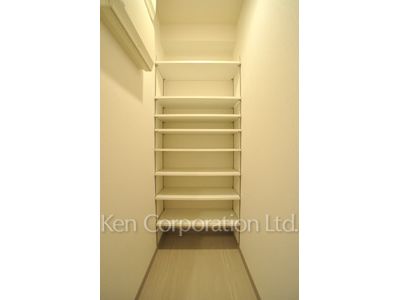 Closet ※Photo of the same layout on 7 floor. Decoration and fixture may differ.