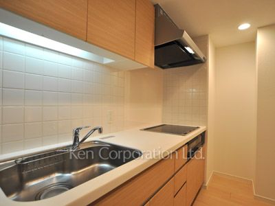 Kitchen ※Photo of the same layout on 7 floor. Decoration and fixture may differ.