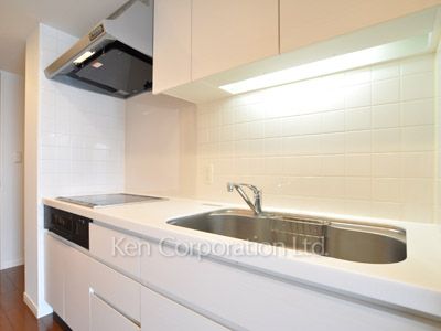 Kitchen ※Photo of the same layout on 16 floor. Decoration and fixture may differ.