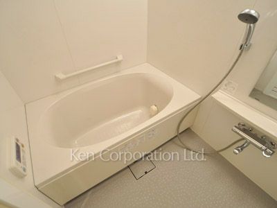 Bath ※Photo of the same layout on 16 floor. Decoration and fixture may differ.