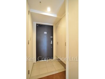 Entrance ※Photo of the same layout on 16 floor. Decoration and fixture may differ.