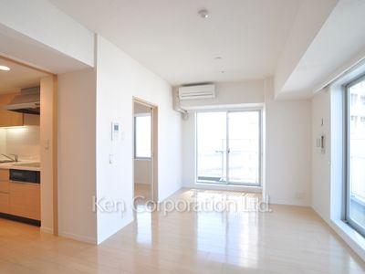 Living-Dining ※Photo of the same layout on 13 floor. Decoration and fixture may differ.