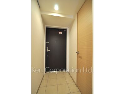 Entrance ※Photo of the same layout on 13 floor. Decoration and fixture may differ.