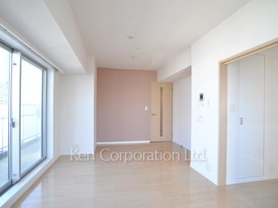 Living-Dining ※Photo of the same layout on 13 floor. Decoration and fixture may differ.
