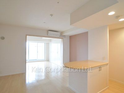 Living-Dining ※Photo of the same layout on 15 floor. Decoration and fixture may differ.
