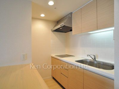 Kitchen ※Photo of the same layout on 15 floor. Decoration and fixture may differ.