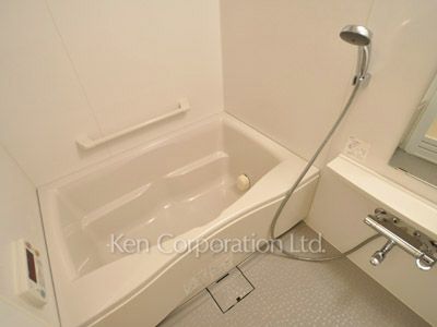 Bath ※Photo of the same layout on 15 floor. Decoration and fixture may differ.