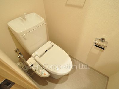 Lavatory ※Photo of the same layout on 15 floor. Decoration and fixture may differ.
