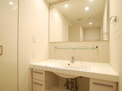 Powder Room ※Photo of the same layout on 20 floor. Decoration and fixture may differ.