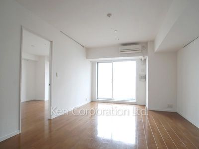 Living-Dining ※Photo of the same layout on 20 floor. Decoration and fixture may differ.