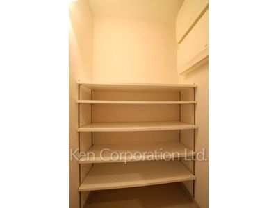 Closet ※Photo of the same layout on 20 floor. Decoration and fixture may differ.