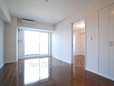Living-Dining ※Photo of the same layout on 18 floor. Decoration and fixture may differ.