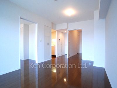 Living-Dining ※Photo of the same layout on 18 floor. Decoration and fixture may differ.
