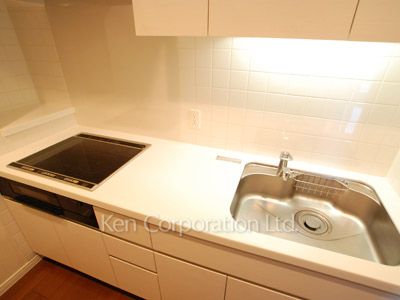 Kitchen ※Photo of the same layout on 18 floor. Decoration and fixture may differ.