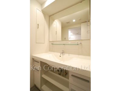 Powder Room ※Photo of the same layout on 18 floor. Decoration and fixture may differ.