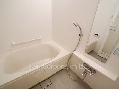 Bath ※Photo of the same layout on 18 floor. Decoration and fixture may differ.