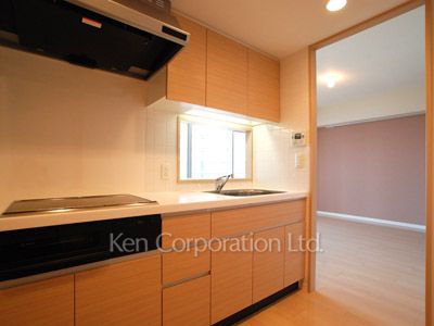 Kitchen ※Photo of the same layout on 15 floor. Decoration and fixture may differ.