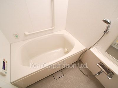 Bath ※Photo of the same layout on 15 floor. Decoration and fixture may differ.