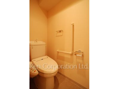 Lavatory ※Photo of the same layout on 15 floor. Decoration and fixture may differ.