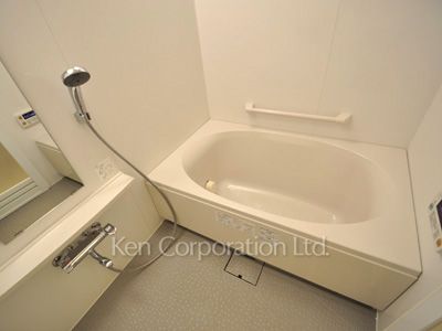 Bath ※Photo of the same layout on 10 floor. Decoration and fixture may differ.