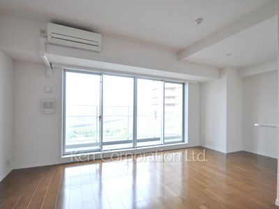 Living-Dining ※Photo of the same layout on 10 floor. Decoration and fixture may differ.