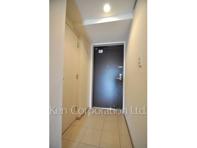 Entrance ※Photo of the same layout on 10 floor. Decoration and fixture may differ.