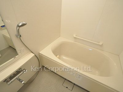 Bath ※Photo of the same layout on 6 floor. Decoration and fixture may differ.
