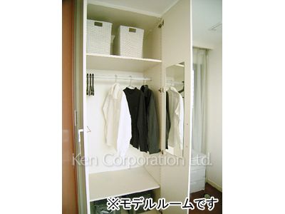 Closet ※Photo of the same layout on 18 floor. Decoration and fixture may differ.