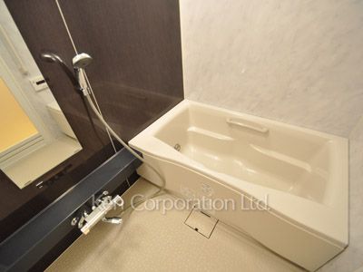 Bath ※Photo of the same layout on 14 floor. Decoration and fixture may differ.