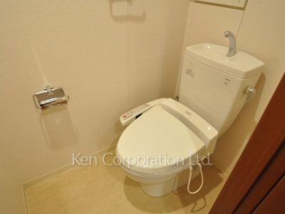 Lavatory ※Photo of the same layout on 14 floor. Decoration and fixture may differ.