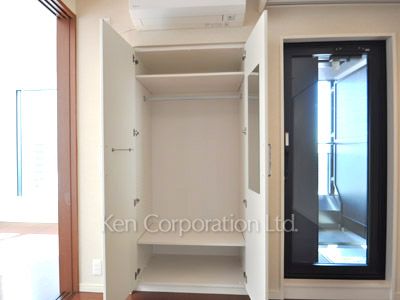 Closet ※Photo of the same layout on 14 floor. Decoration and fixture may differ.