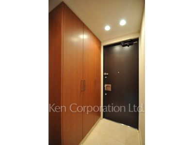 Entrance ※Photo of the same layout on 14 floor. Decoration and fixture may differ.