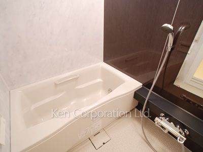 Bath ※Photo of the same layout on 14 floor. Decoration and fixture may differ.