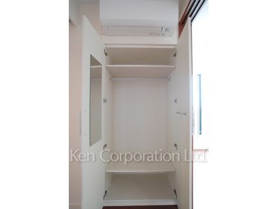 Closet ※Photo of the same layout on 14 floor. Decoration and fixture may differ.