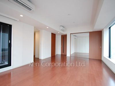 Living-Dining ※Photo of the same layout on 10 floor. Decoration and fixture may differ.