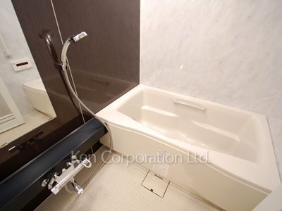 Bath ※Photo of the same layout on 10 floor. Decoration and fixture may differ.