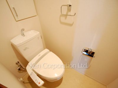 Lavatory ※Photo of the same layout on 10 floor. Decoration and fixture may differ.