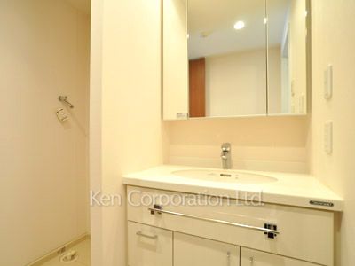 Powder Room ※Photo of the same layout on 15 floor. Decoration and fixture may differ.